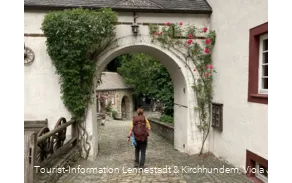 Couchflucht Sonnenpfad_Rosenbogen Burg Bilstein quer.png