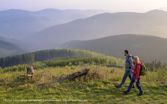 Wandern auf der Oberhundemer Bergstour Wandern auf der Oberhundemer Bergstour