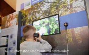 Die interaktive Wand hält viele Informationen für