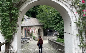 Couchflucht Sonnenpfad_Rosenbogen Burg Bilstein 2.png Couchflucht Sonnenpfad_Rosenbogen Burg Bilstein 2.png