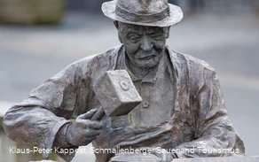 Schwammklöpper auf dem Kirchplatz in Bad Fredeburg