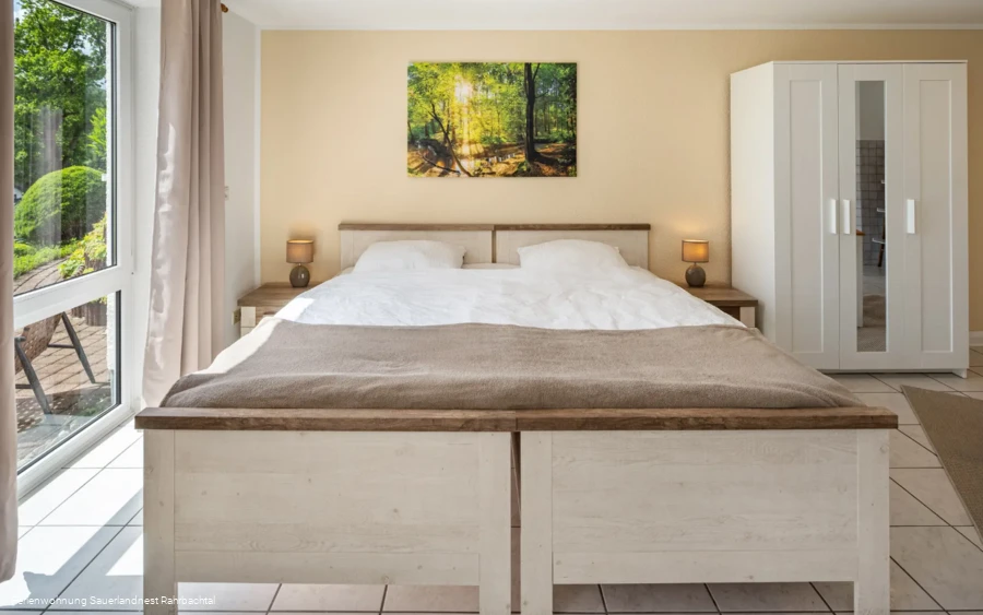 Schlafzimmer in der Ferienwohnung Sauerlandnest Rahrbachtal
