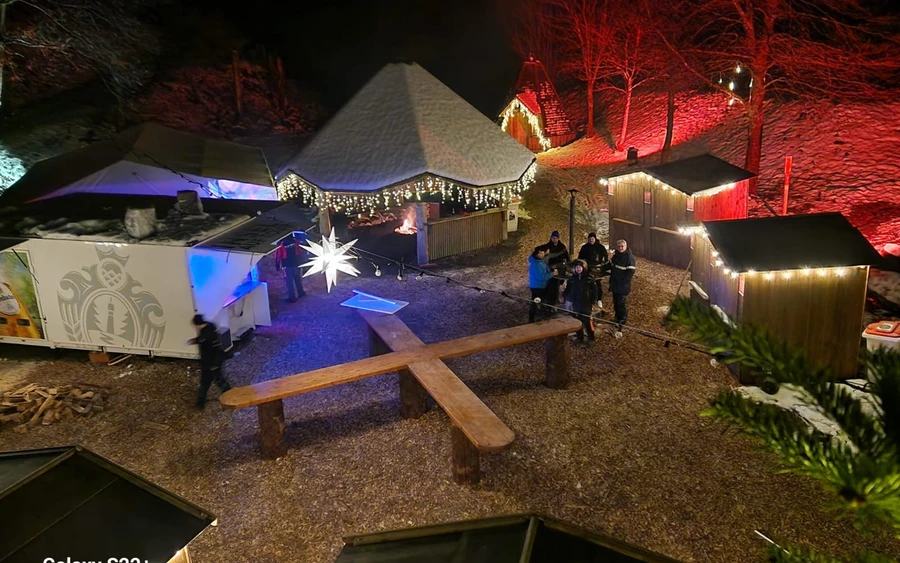 Der Weihnachtsmarkt in Hofolpe von oben Der Weihnachtsmarkt in Hofolpe von oben