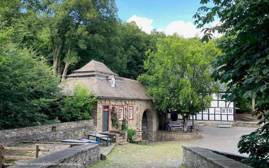 Burg Bilstein Innenhof3©Tourist-Information Lennestadt & Kirchhundem, Viola Japes.jpg