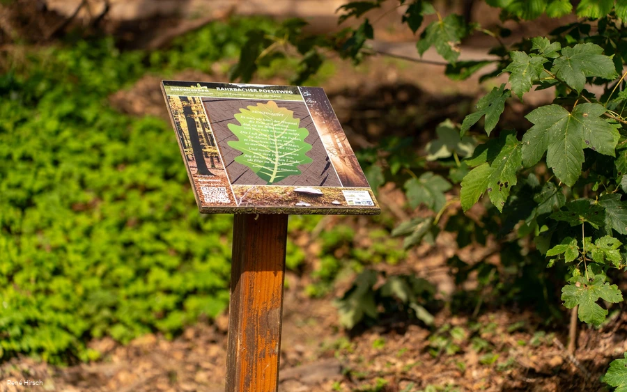 Verweil-Ort Ankommen Stele