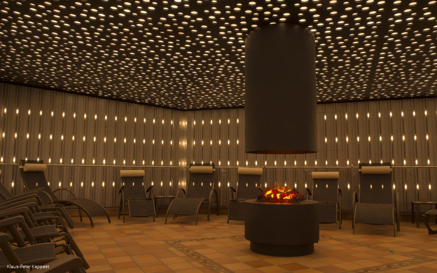 Im SauerlandBAD in Bad Fredeburg laesst es sich wunderbar schwimmen, rutschen und saunieren