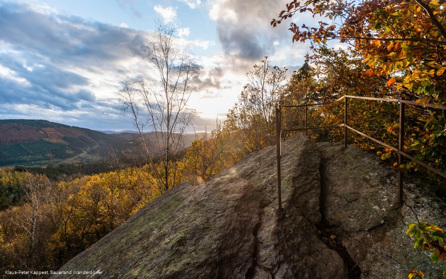 Rinsleyfelsen im Herbst