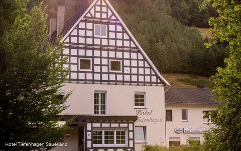 Hotel-Tiefenhagen_Außenansicht©Hotel Tiefenhagen Sauerland.jpg