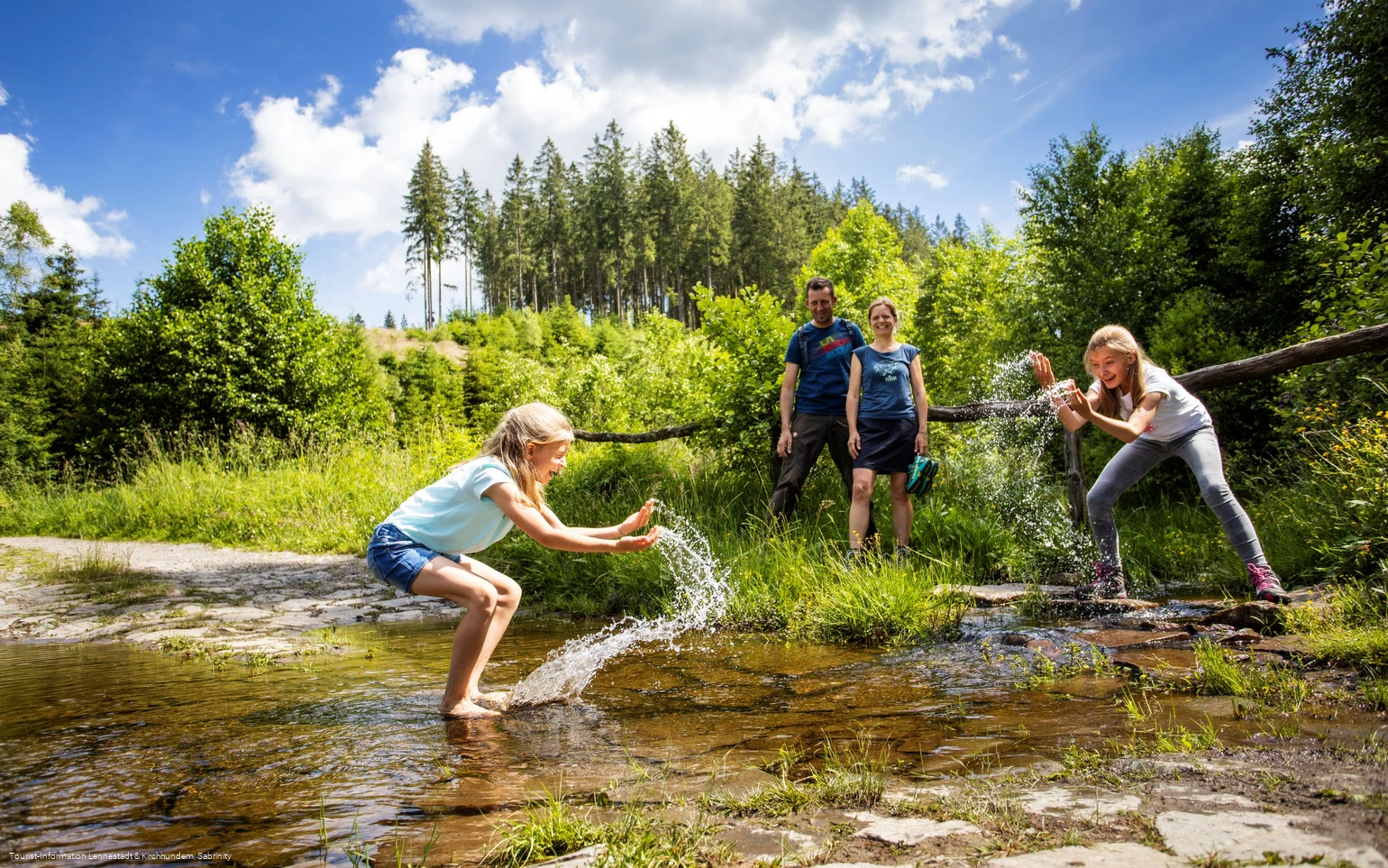Familienwanderspaß im Schwarzbachtal