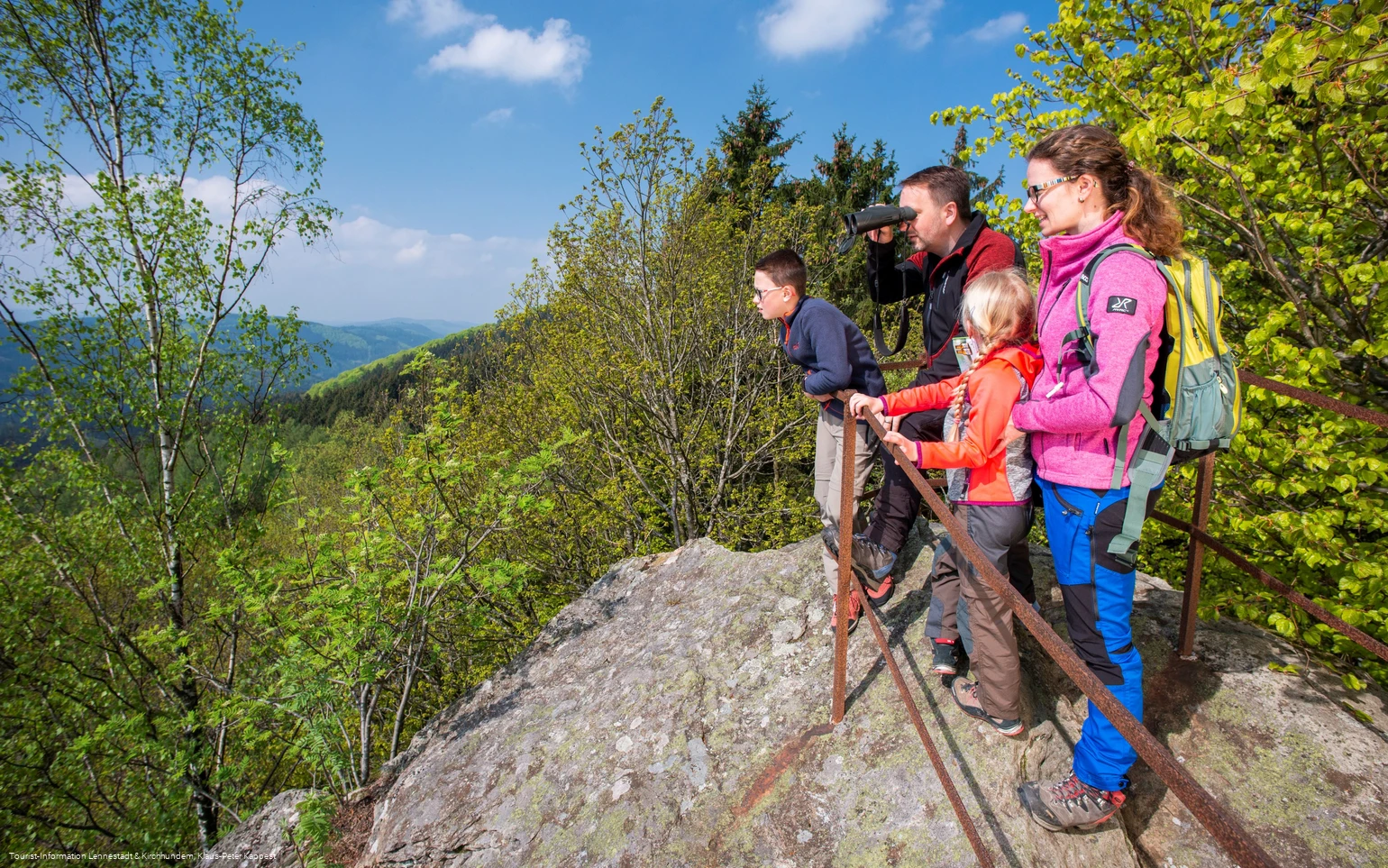 Familie auf dem Rinsleyfelsen
