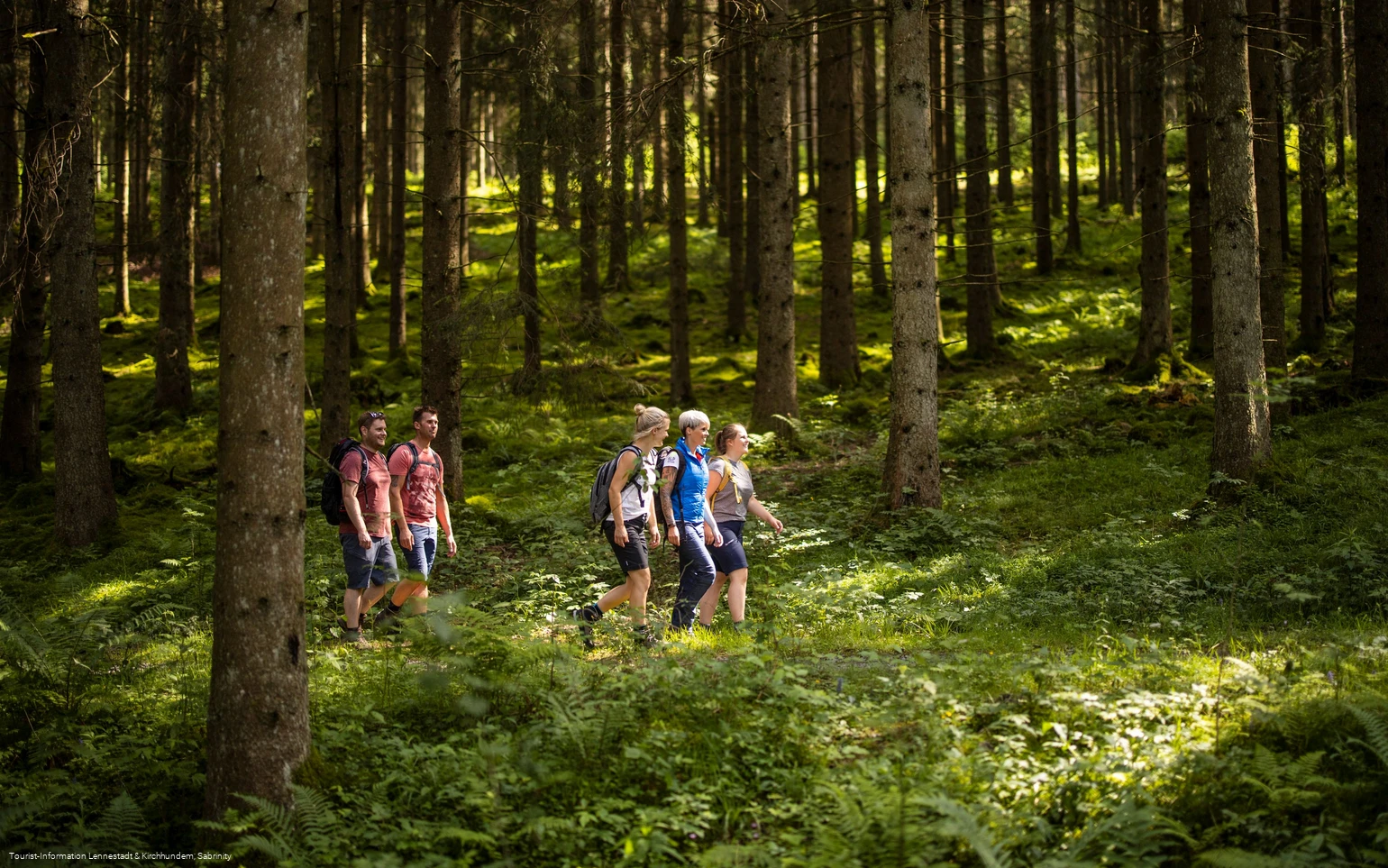 Wandergruppe im Schwarzbachtal