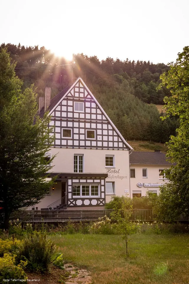 Hotel-Tiefenhagen_Außenansicht©Hotel Tiefenhagen Sauerland.jpg