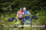 Pärchen mit Wanderkarte